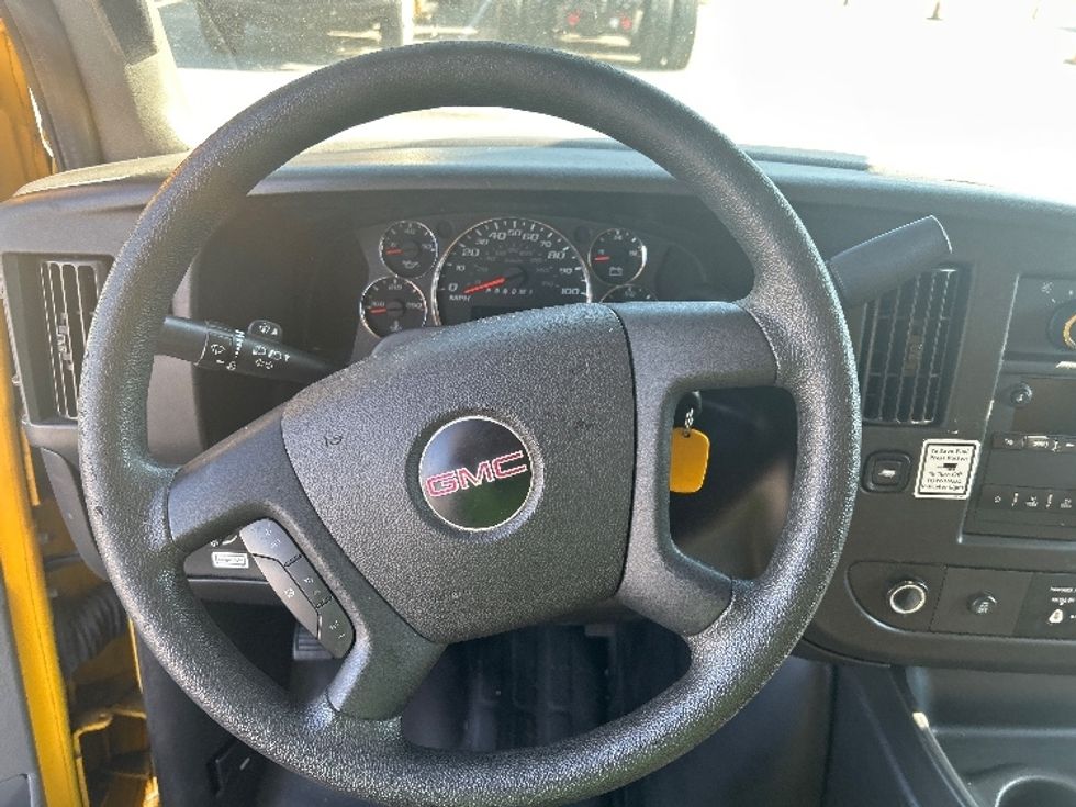 Light Duty Box Truck-Light and Medium Duty Trucks-GMC-2020-Savana G33503-Louisville-KY-89,620\n\t\tmiles-$ 25,250 - Image 17