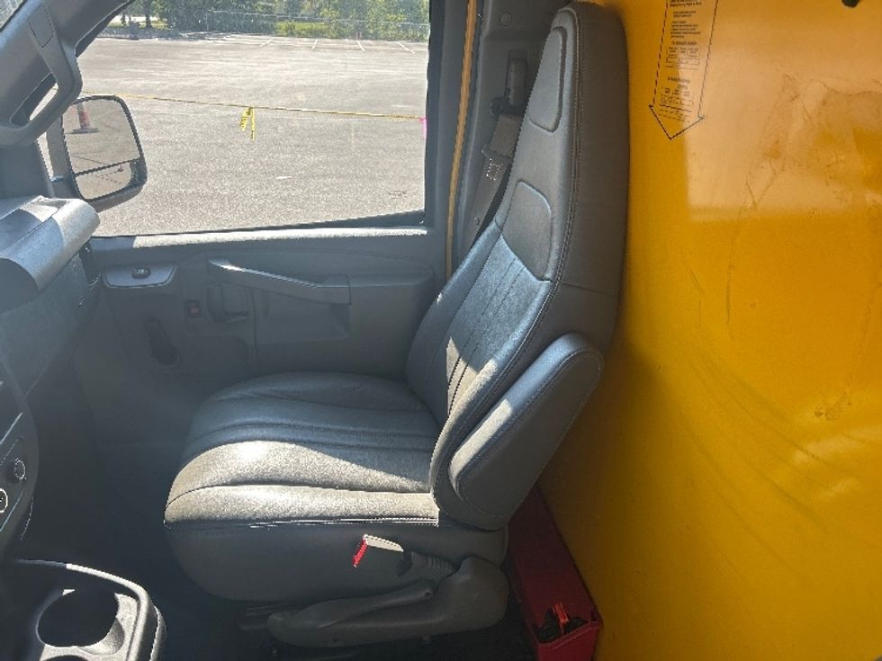 Light Duty Box Truck-Light and Medium Duty Trucks-GMC-2020-Savana G33503-Louisville-KY-89,620\n\t\tmiles-$ 25,250 - Image 18