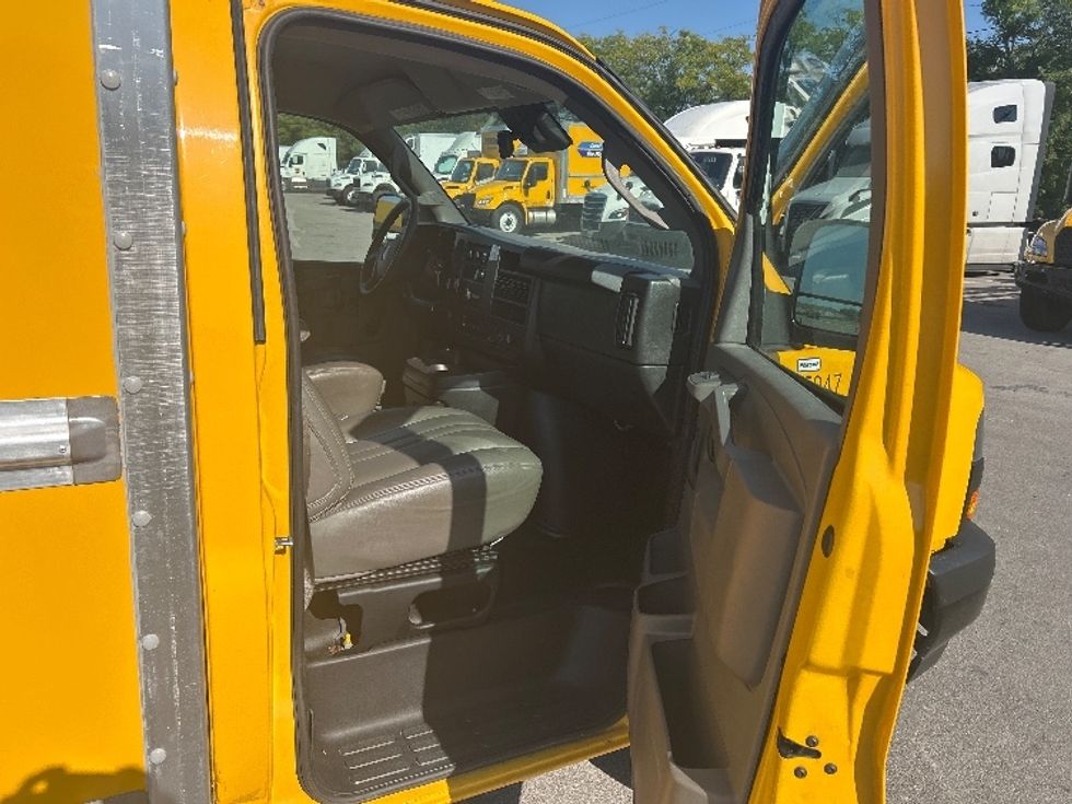 Light Duty Box Truck-Light and Medium Duty Trucks-GMC-2020-Savana G33503-Louisville-KY-89,620\n\t\tmiles-$ 25,250 - Image 19