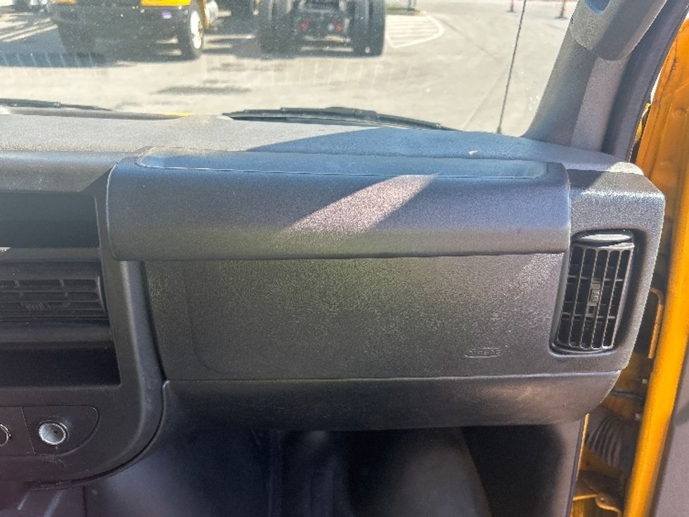 Light Duty Box Truck-Light and Medium Duty Trucks-GMC-2020-Savana G33503-Louisville-KY-89,620\n\t\tmiles-$ 25,250 - Image 20