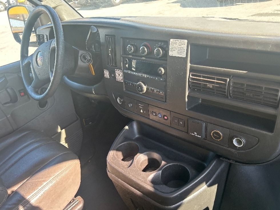 Light Duty Box Truck-Light and Medium Duty Trucks-GMC-2020-Savana G33503-Louisville-KY-89,620\n\t\tmiles-$ 25,250 - Image 21