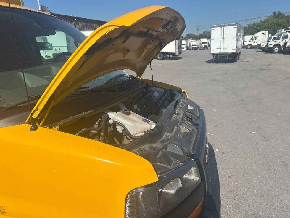 Light Duty Box Truck-Light and Medium Duty Trucks-GMC-2020-Savana G33503-Louisville-KY-89,620\n\t\tmiles-$ 25,250 - Image 22