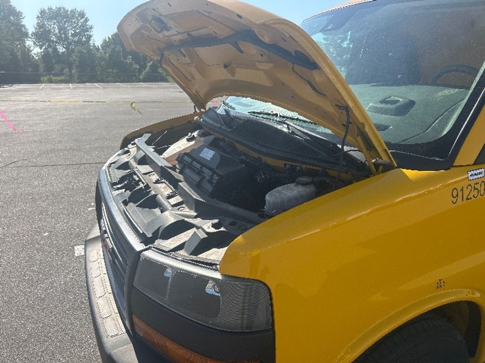 Light Duty Box Truck-Light and Medium Duty Trucks-GMC-2020-Savana G33503-Louisville-KY-89,620\n\t\tmiles-$ 25,250 - Image 24