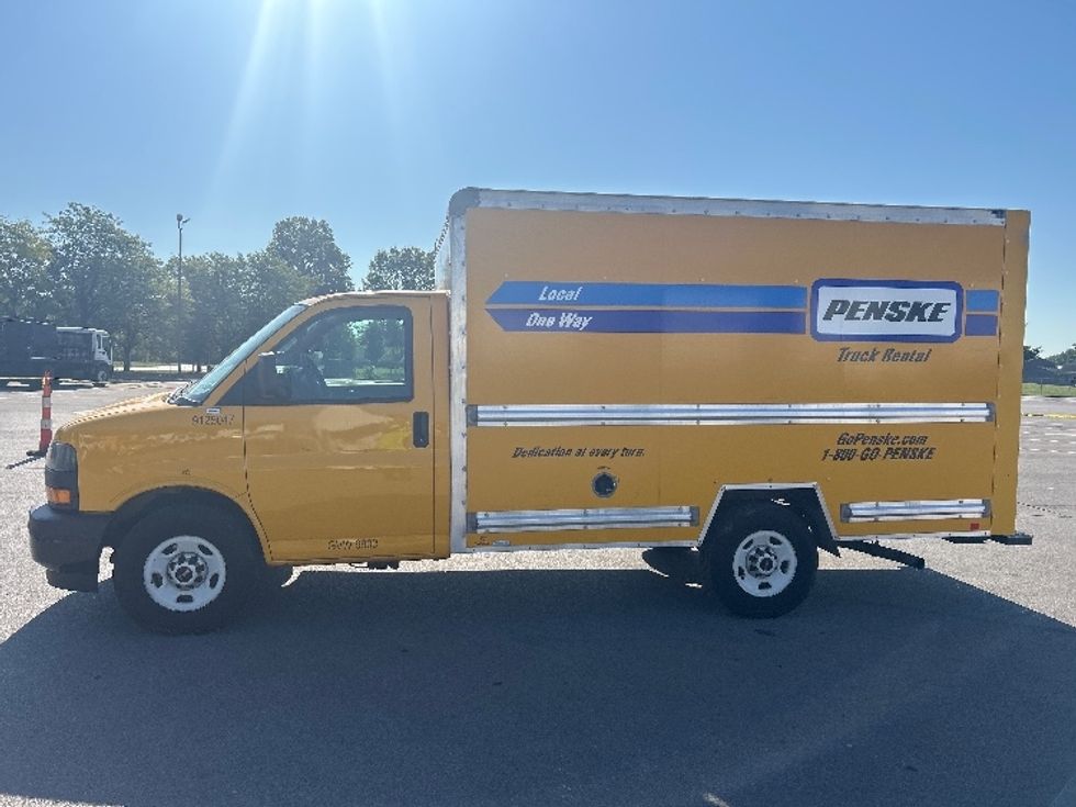 Light Duty Box Truck-Light and Medium Duty Trucks-GMC-2020-Savana G33503-Louisville-KY-89,620\n\t\tmiles-$ 25,250 - Image 4