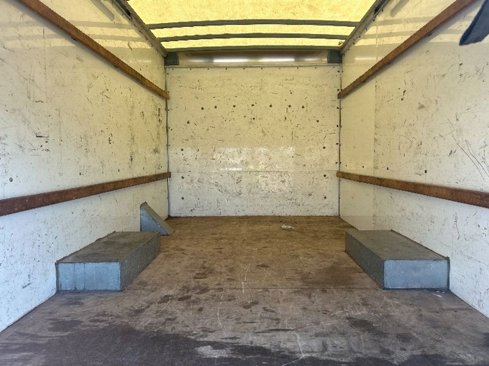 Light Duty Box Truck-Light and Medium Duty Trucks-GMC-2020-Savana G33503-Louisville-KY-89,620\n\t\tmiles-$ 25,250 - Image 8