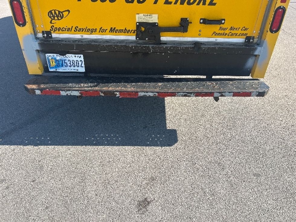 Light Duty Box Truck-Light and Medium Duty Trucks-GMC-2020-Savana G33503-Louisville-KY-89,620\n\t\tmiles-$ 25,250 - Image 9