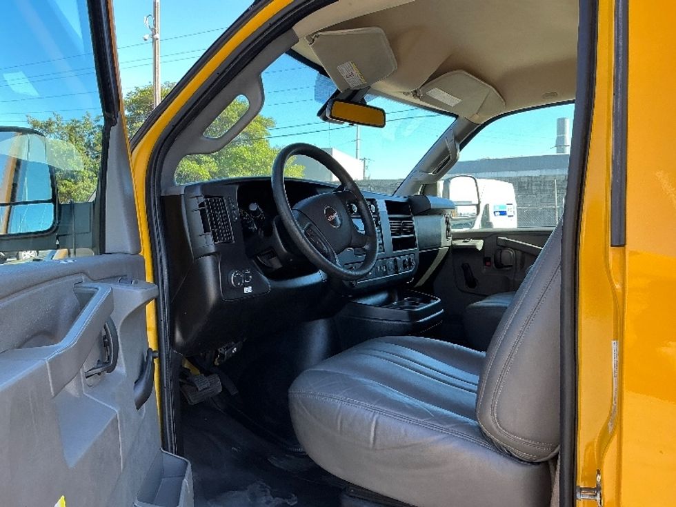 Light Duty Box Truck-Light and Medium Duty Trucks-GMC-2020-Savana G33503-Miami-FL-90,071\n\t\tmiles-$ 27,250 - Image 15