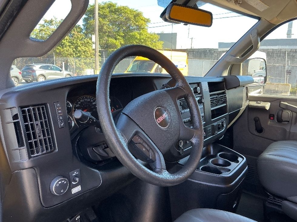 Light Duty Box Truck-Light and Medium Duty Trucks-GMC-2020-Savana G33503-Miami-FL-90,071\n\t\tmiles-$ 27,250 - Image 16