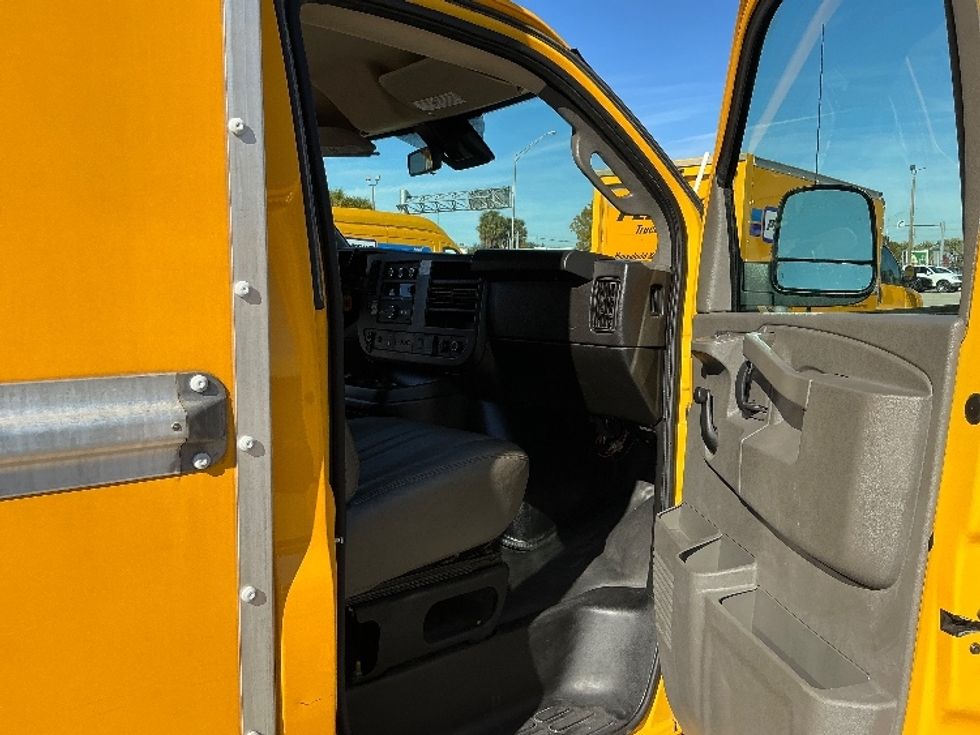 Light Duty Box Truck-Light and Medium Duty Trucks-GMC-2020-Savana G33503-Miami-FL-90,071\n\t\tmiles-$ 27,250 - Image 19