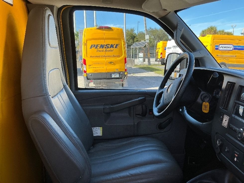 Light Duty Box Truck-Light and Medium Duty Trucks-GMC-2020-Savana G33503-Miami-FL-90,071\n\t\tmiles-$ 27,250 - Image 21