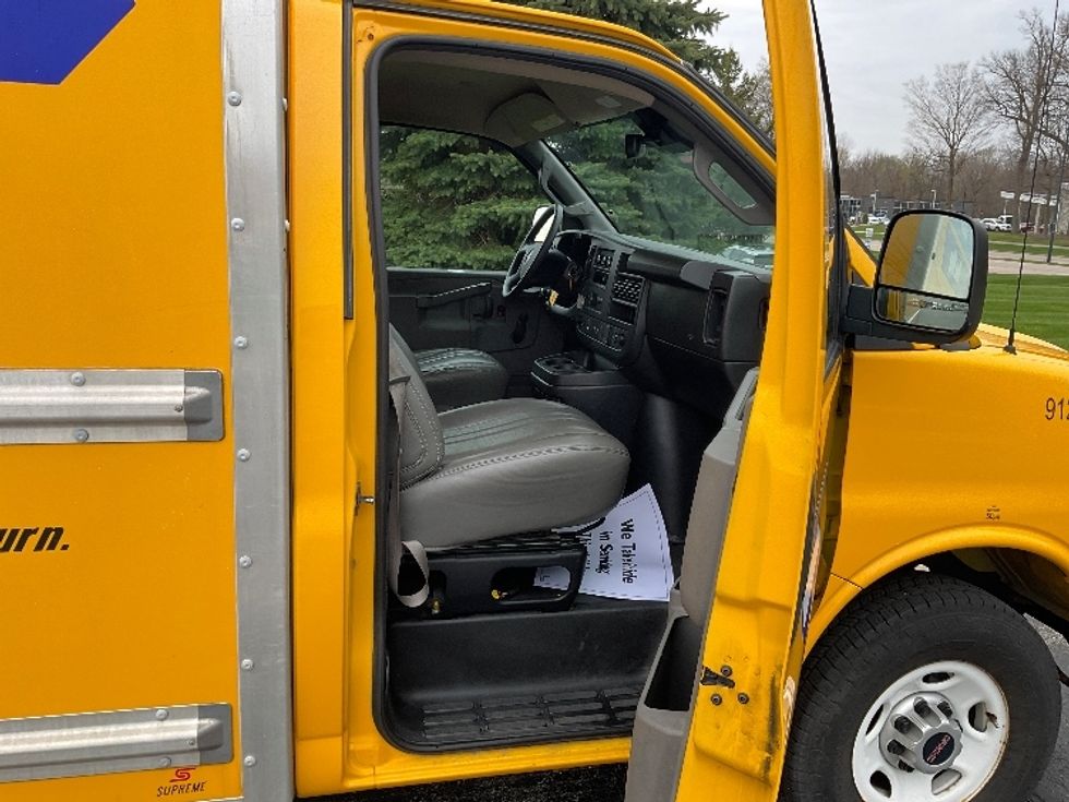 Light Duty Box Truck-Light and Medium Duty Trucks-GMC-2020-Savana G33503-Milwaukee-WI-91,249\n\t\tmiles-$ 23,750 - Image 16