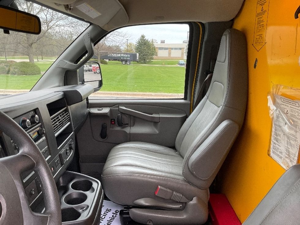 Light Duty Box Truck-Light and Medium Duty Trucks-GMC-2020-Savana G33503-Milwaukee-WI-91,249\n\t\tmiles-$ 23,750 - Image 19