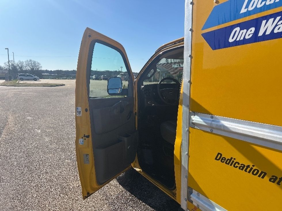 Light Duty Box Truck-Light and Medium Duty Trucks-GMC-2020-Savana G33503-Montgomery-AL-99,050\n\t\tmiles-$ 26,250 - Image 16