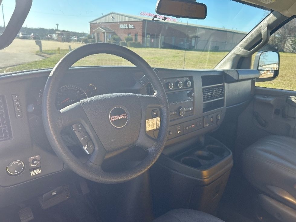 Light Duty Box Truck-Light and Medium Duty Trucks-GMC-2020-Savana G33503-Montgomery-AL-99,050\n\t\tmiles-$ 26,250 - Image 17