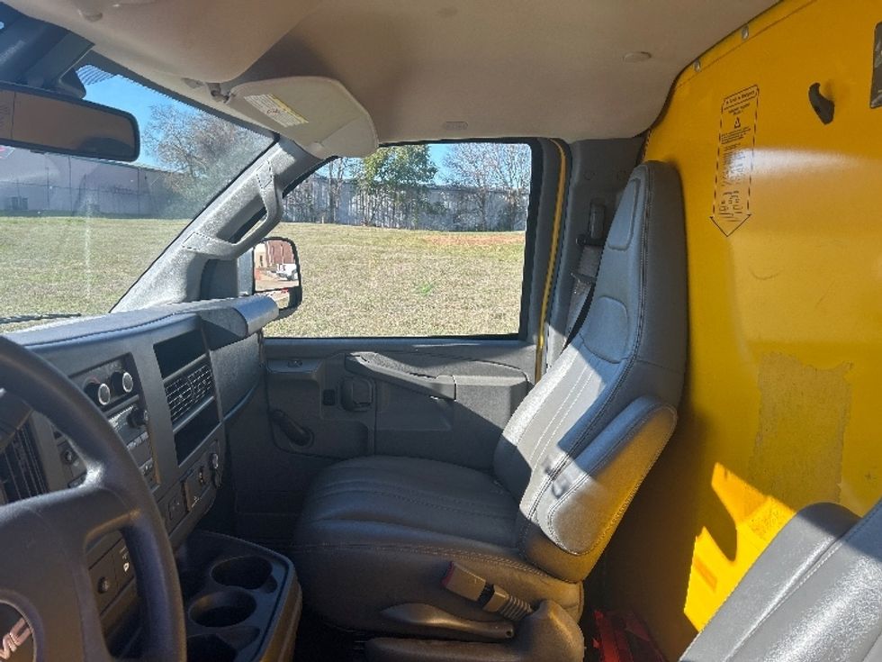 Light Duty Box Truck-Light and Medium Duty Trucks-GMC-2020-Savana G33503-Montgomery-AL-99,050\n\t\tmiles-$ 26,250 - Image 19