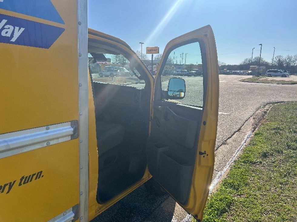 Light Duty Box Truck-Light and Medium Duty Trucks-GMC-2020-Savana G33503-Montgomery-AL-99,050\n\t\tmiles-$ 26,250 - Image 20