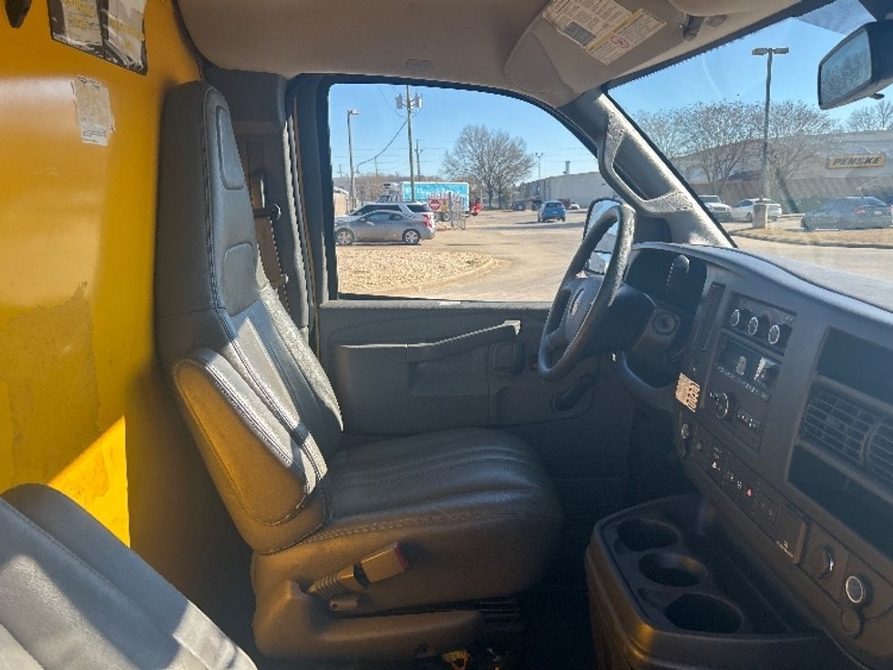 Light Duty Box Truck-Light and Medium Duty Trucks-GMC-2020-Savana G33503-Montgomery-AL-99,050\n\t\tmiles-$ 26,250 - Image 22
