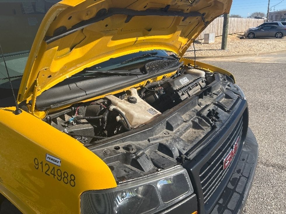 Light Duty Box Truck-Light and Medium Duty Trucks-GMC-2020-Savana G33503-Montgomery-AL-99,050\n\t\tmiles-$ 26,250 - Image 23