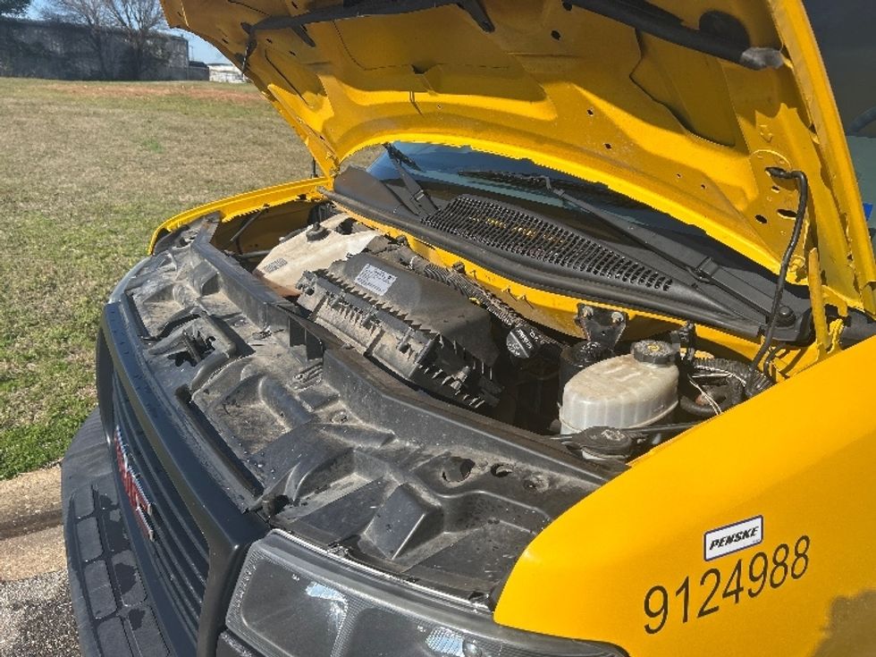 Light Duty Box Truck-Light and Medium Duty Trucks-GMC-2020-Savana G33503-Montgomery-AL-99,050\n\t\tmiles-$ 26,250 - Image 24