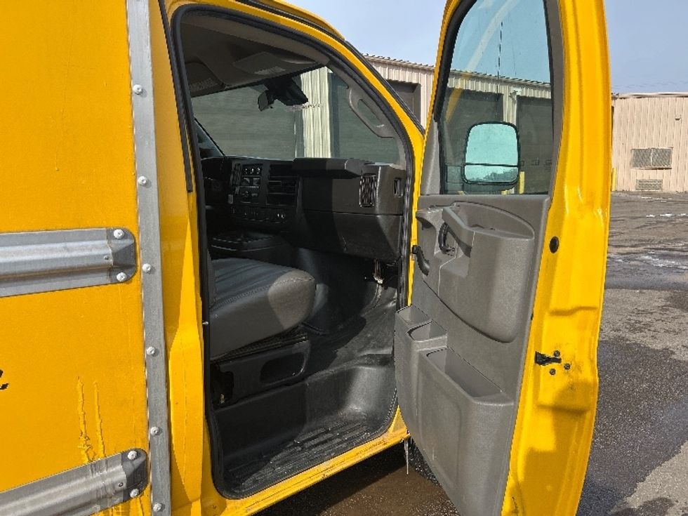 Light Duty Box Truck-Light and Medium Duty Trucks-GMC-2020-Savana G33503-Pittsburgh-PA-95,728\n\t\tmiles-$ 25,250 - Image 17
