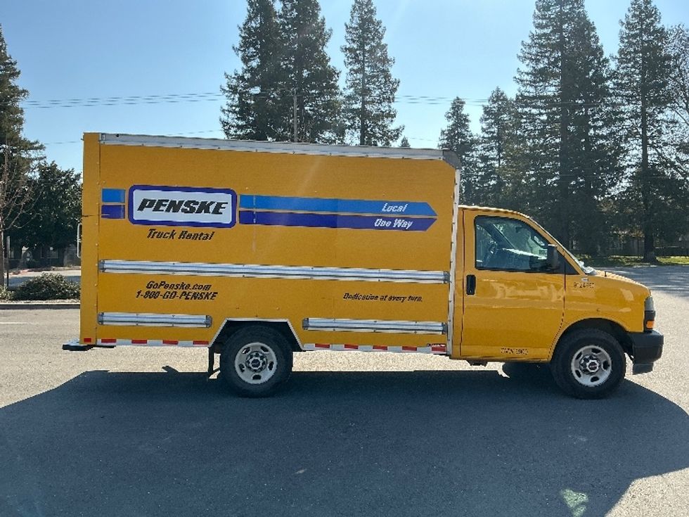 Light Duty Box Truck-Light and Medium Duty Trucks-GMC-2020-Savana G33503-Sacramento-CA-88,235\n\t\tmiles-$ 27,500 - Image 12
