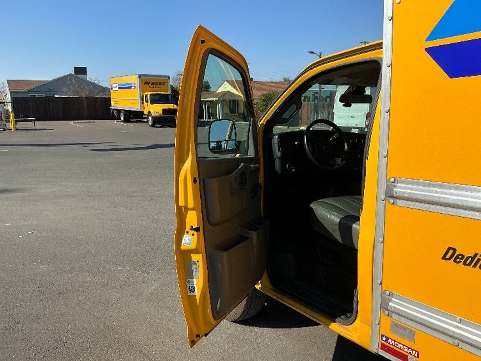 Light Duty Box Truck-Light and Medium Duty Trucks-GMC-2020-Savana G33503-Sacramento-CA-88,235\n\t\tmiles-$ 27,500 - Image 13