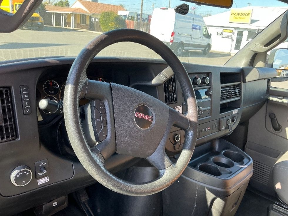 Light Duty Box Truck-Light and Medium Duty Trucks-GMC-2020-Savana G33503-Sacramento-CA-88,235\n\t\tmiles-$ 27,500 - Image 14