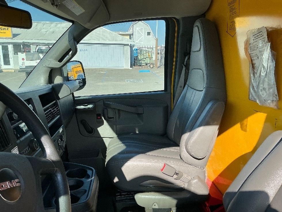 Light Duty Box Truck-Light and Medium Duty Trucks-GMC-2020-Savana G33503-Sacramento-CA-88,235\n\t\tmiles-$ 27,500 - Image 16
