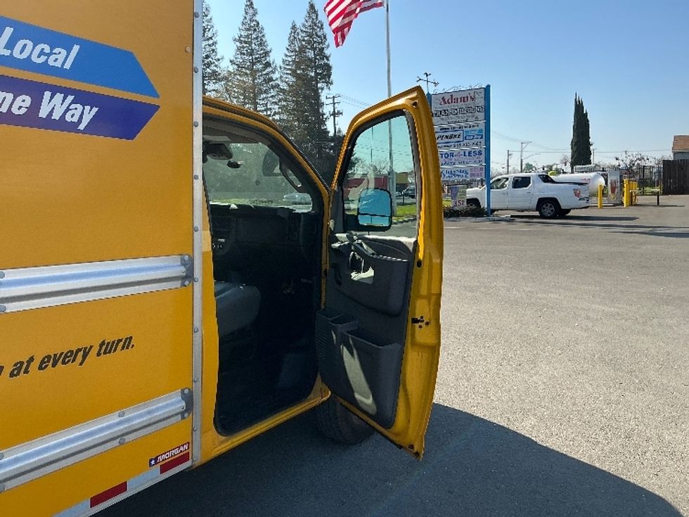 Light Duty Box Truck-Light and Medium Duty Trucks-GMC-2020-Savana G33503-Sacramento-CA-88,235\n\t\tmiles-$ 27,500 - Image 17