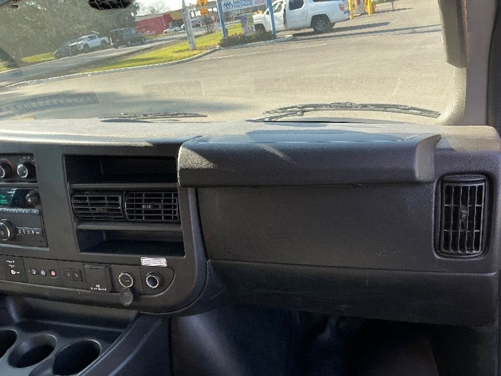 Light Duty Box Truck-Light and Medium Duty Trucks-GMC-2020-Savana G33503-Sacramento-CA-88,235\n\t\tmiles-$ 27,500 - Image 18