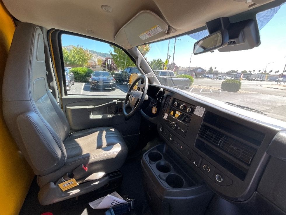 Light Duty Box Truck-Light and Medium Duty Trucks-GMC-2020-Savana G33503-West Sacramento-CA-80,291\n\t\tmiles-$ 28,500 - Image 19