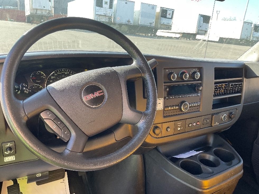 Light Duty Box Truck-Light and Medium Duty Trucks-GMC-2020-Savana G33503-West Sacramento-CA-82,758\n\t\tmiles-$ 28,250 - Image 16