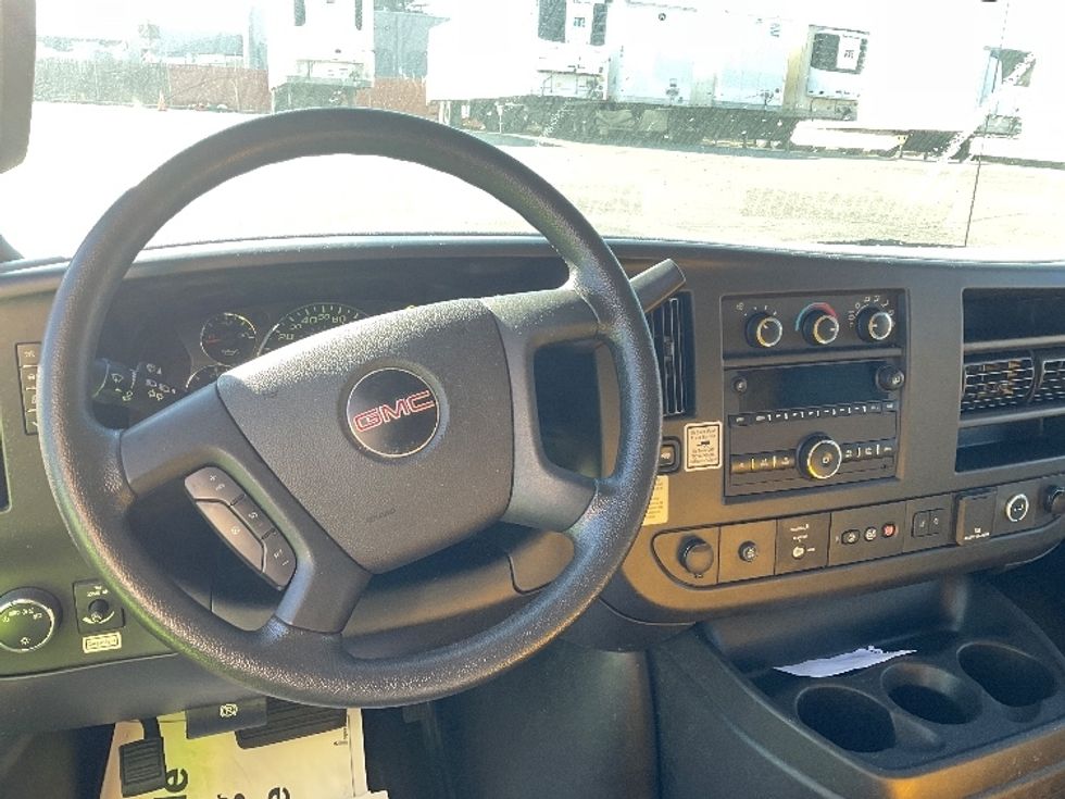 Light Duty Box Truck-Light and Medium Duty Trucks-GMC-2020-Savana G33503-West Sacramento-CA-82,758\n\t\tmiles-$ 28,250 - Image 17