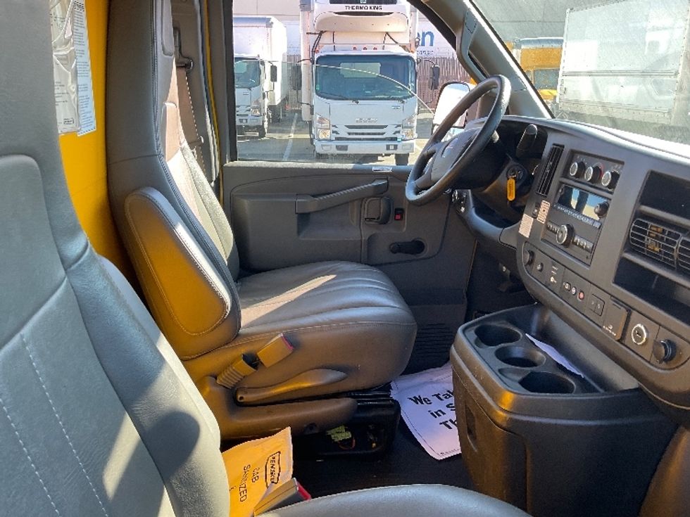 Light Duty Box Truck-Light and Medium Duty Trucks-GMC-2020-Savana G33503-West Sacramento-CA-82,758\n\t\tmiles-$ 28,250 - Image 21