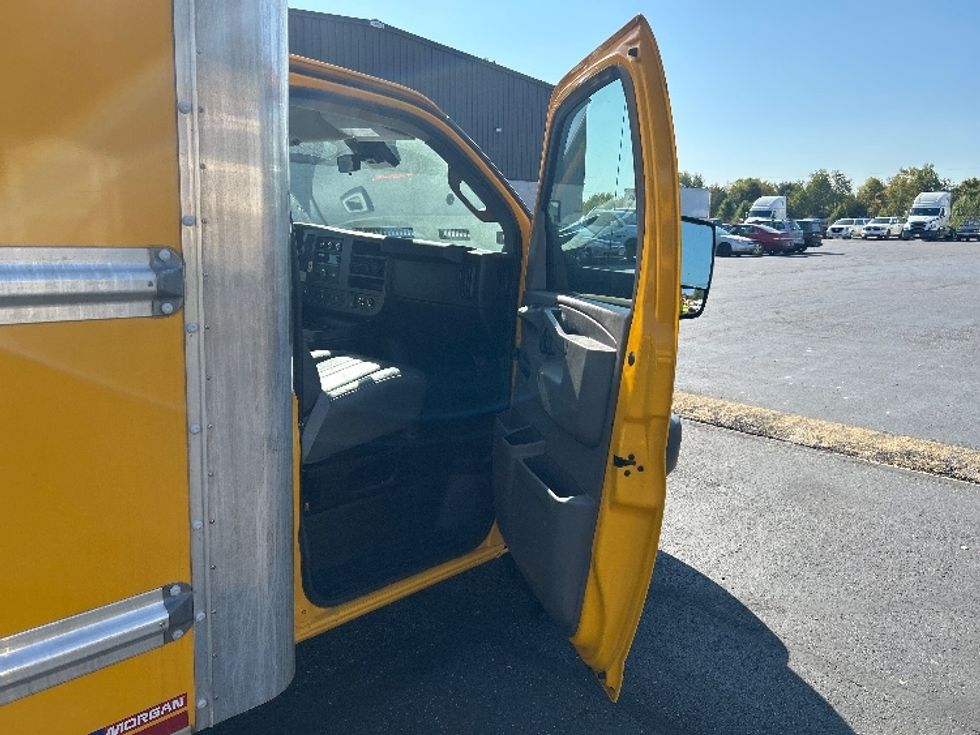 Light Duty Box Truck-Light and Medium Duty Trucks-GMC-2020-Savana G33903-Akron-OH-91,581\n\t\tmiles-$ 26,250 - Image 20