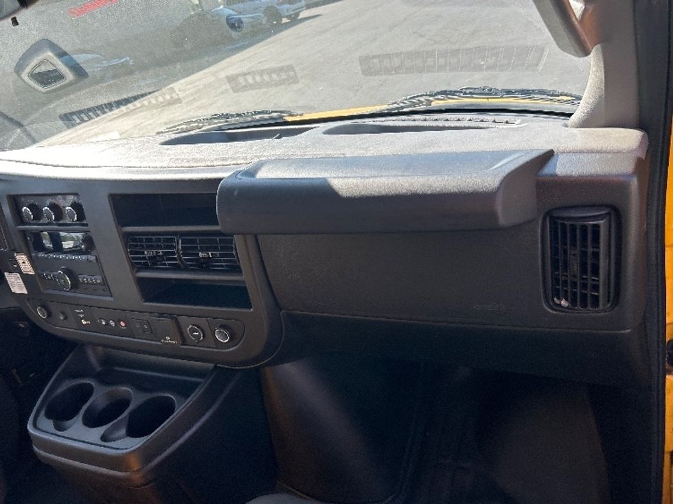 Light Duty Box Truck-Light and Medium Duty Trucks-GMC-2020-Savana G33903-Akron-OH-91,581\n\t\tmiles-$ 26,250 - Image 21