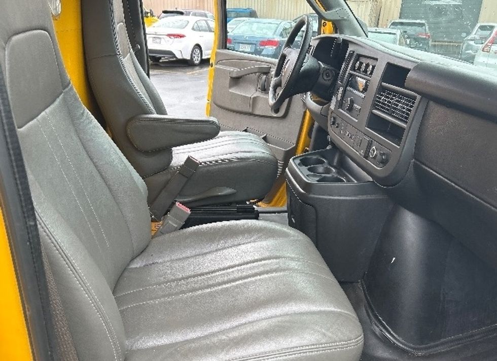 Light Duty Box Truck-Light and Medium Duty Trucks-GMC-2020-Savana G33903-Apopka-FL-108,722\n\t\tmiles-$ 26,750 - Image 21
