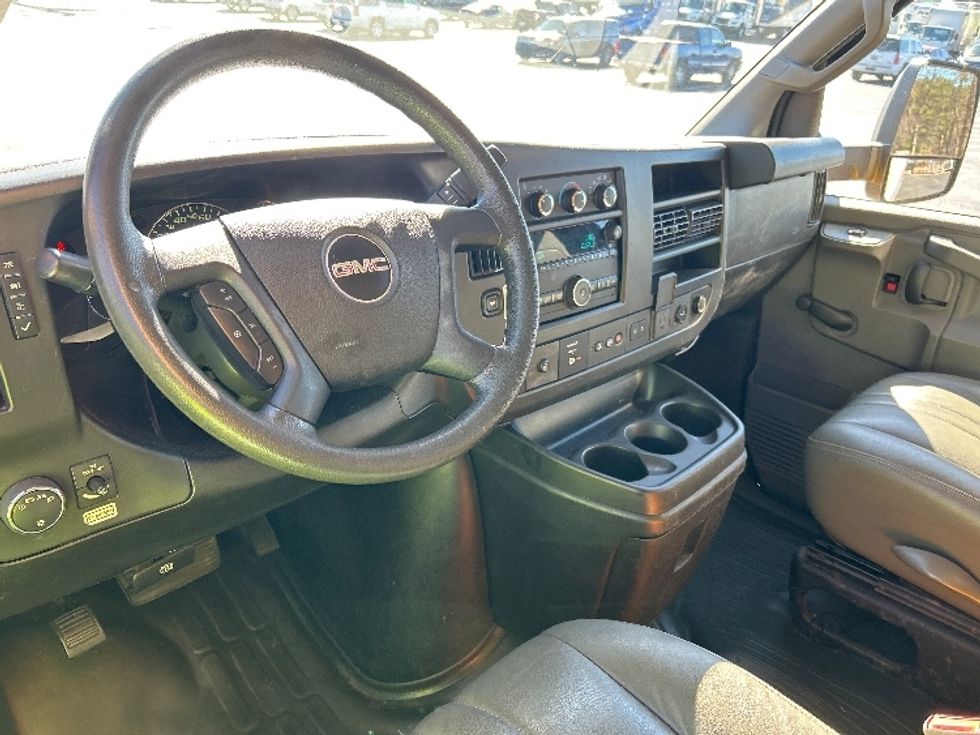 Light Duty Box Truck-Light and Medium Duty Trucks-GMC-2020-Savana G33903-Atlanta-GA-120,705\n\t\tmiles-$ 23,500 - Image 17