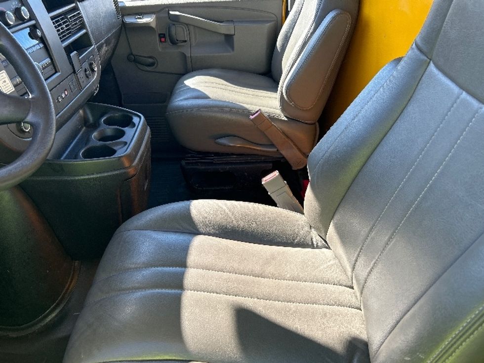 Light Duty Box Truck-Light and Medium Duty Trucks-GMC-2020-Savana G33903-Atlanta-GA-120,705\n\t\tmiles-$ 23,500 - Image 19