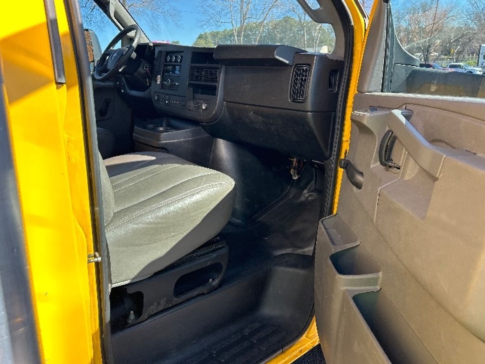 Light Duty Box Truck-Light and Medium Duty Trucks-GMC-2020-Savana G33903-Atlanta-GA-120,705\n\t\tmiles-$ 23,500 - Image 20