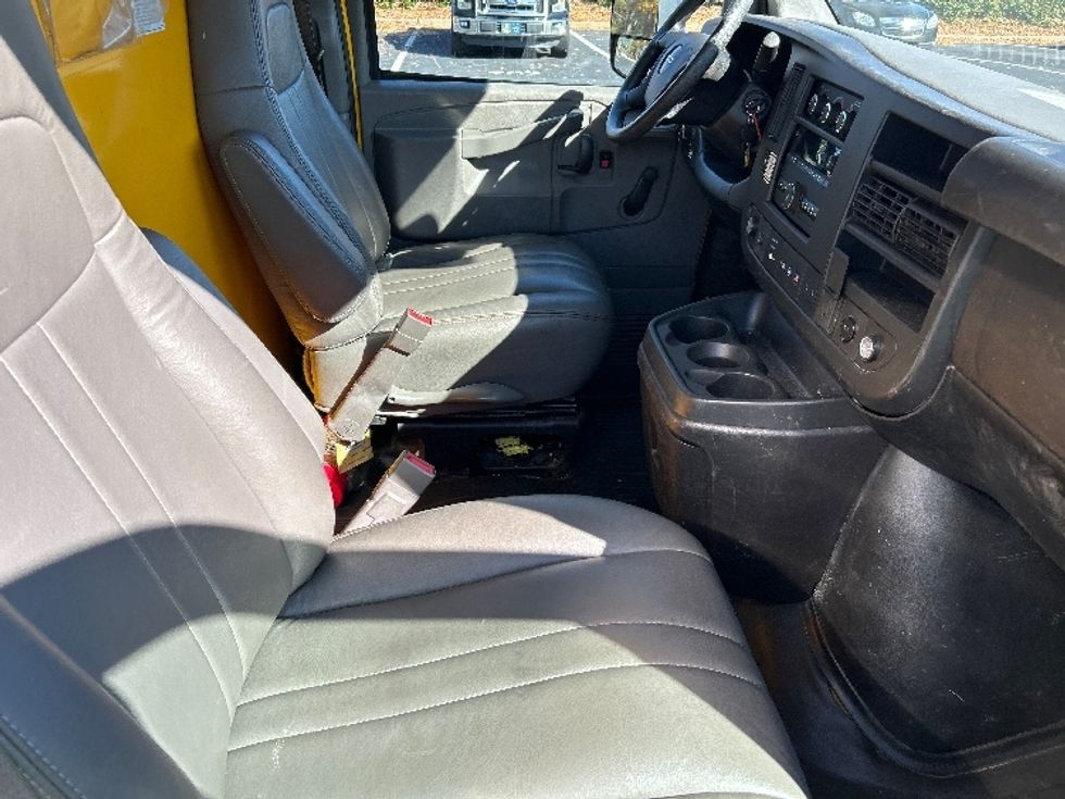 Light Duty Box Truck-Light and Medium Duty Trucks-GMC-2020-Savana G33903-Atlanta-GA-120,705\n\t\tmiles-$ 23,500 - Image 22