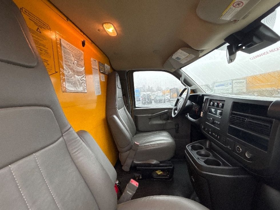 Light Duty Box Truck-Light and Medium Duty Trucks-GMC-2020-Savana G33903-Atlanta-GA-94,244\n\t\tmiles-$ 26,750 - Image 22