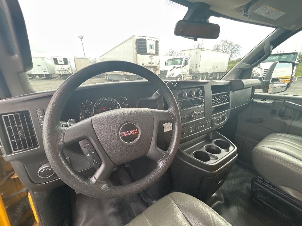 Light Duty Box Truck-Light and Medium Duty Trucks-GMC-2020-Savana G33903-Bakersfield-CA-112,694\n\t\tmiles-$ 26,250 - Image 17