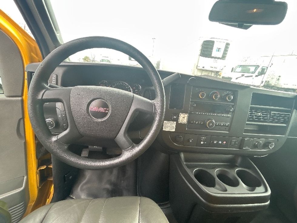 Light Duty Box Truck-Light and Medium Duty Trucks-GMC-2020-Savana G33903-Bakersfield-CA-112,694\n\t\tmiles-$ 26,250 - Image 18