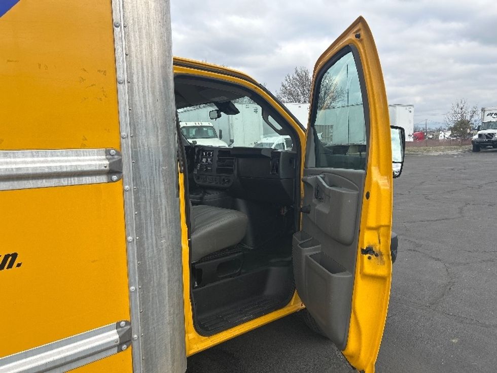 Light Duty Box Truck-Light and Medium Duty Trucks-GMC-2020-Savana G33903-Bakersfield-CA-112,694\n\t\tmiles-$ 26,250 - Image 20