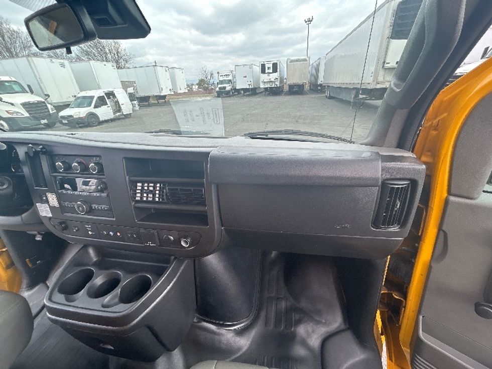 Light Duty Box Truck-Light and Medium Duty Trucks-GMC-2020-Savana G33903-Bakersfield-CA-112,694\n\t\tmiles-$ 26,250 - Image 21