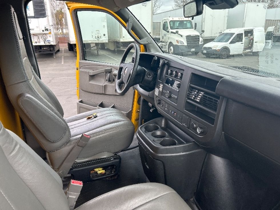 Light Duty Box Truck-Light and Medium Duty Trucks-GMC-2020-Savana G33903-Bakersfield-CA-112,694\n\t\tmiles-$ 26,250 - Image 22