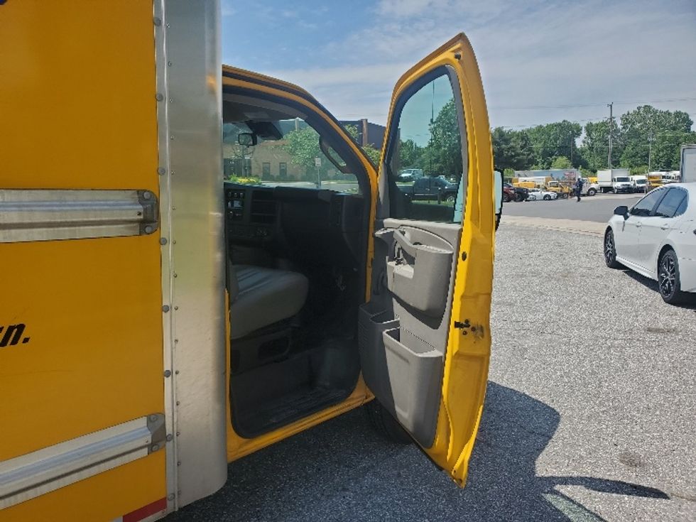 Light Duty Box Truck-Light and Medium Duty Trucks-GMC-2020-Savana G33903-Baltimore-MD-75,412\n\t\tmiles-$ 31,000 - Image 18