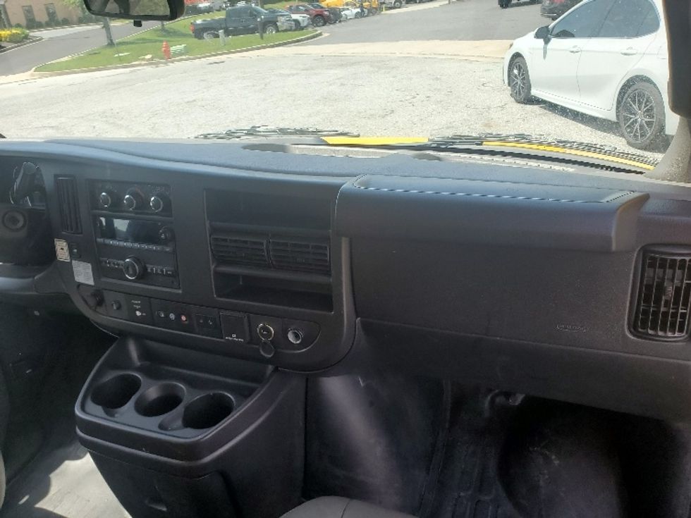 Light Duty Box Truck-Light and Medium Duty Trucks-GMC-2020-Savana G33903-Baltimore-MD-75,412\n\t\tmiles-$ 31,000 - Image 19