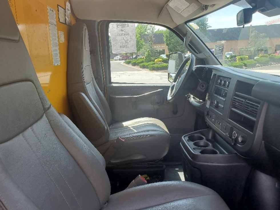 Light Duty Box Truck-Light and Medium Duty Trucks-GMC-2020-Savana G33903-Baltimore-MD-75,412\n\t\tmiles-$ 31,000 - Image 20